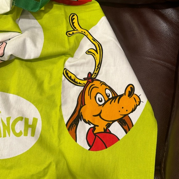 The Grinch 26” x 35” Apron - Max Cindy Lou Who Roast Beast Who Hash - Picture 6 of 10